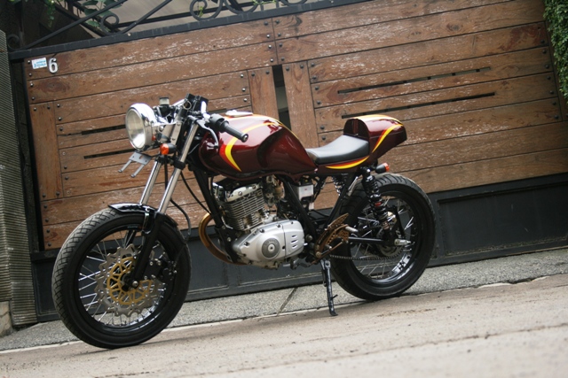 SUZUKI EN125e カスタム 　 Suzuki EN125 Scrambler by German Bastos - BikeBrewers.com